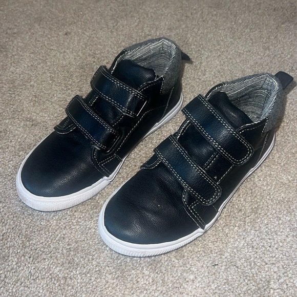 Sneakers - Picture 1 of 5